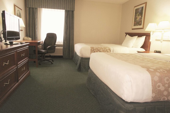 1 Double Bed Mobility Accessible (3 of 16)