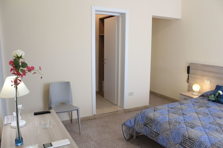 Room 34 of 136