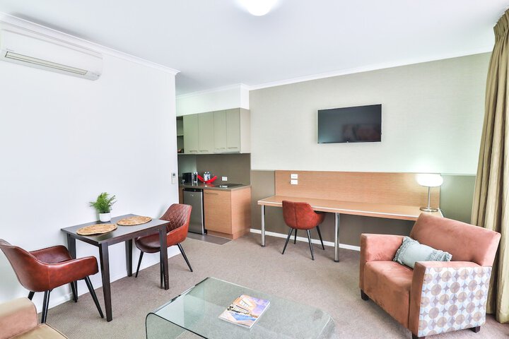 Room 21 of 38