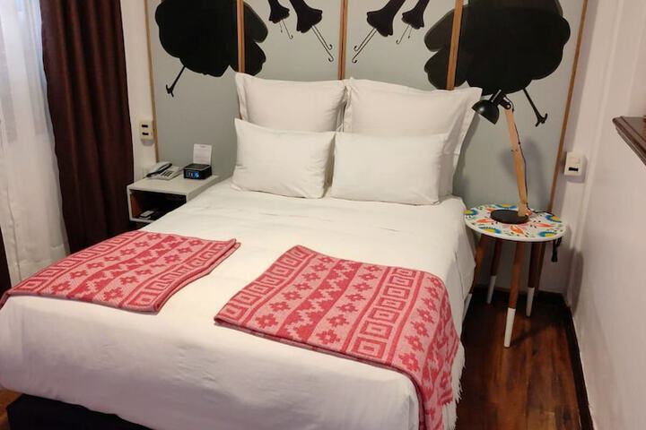 Room 15 of 28