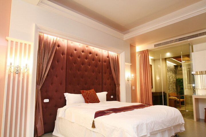 Room 12 of 37