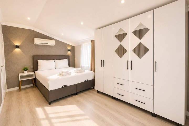 Room 32 of 73