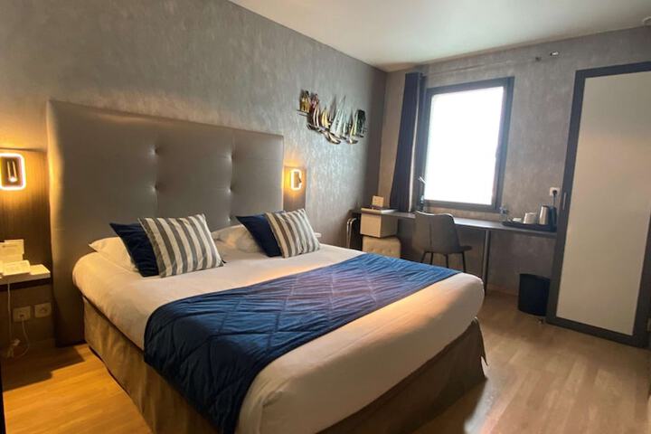 Room 10 of 34