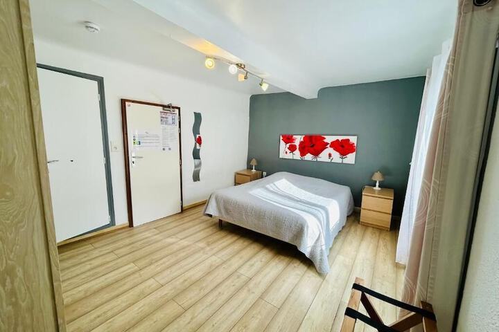 Room 6 of 13