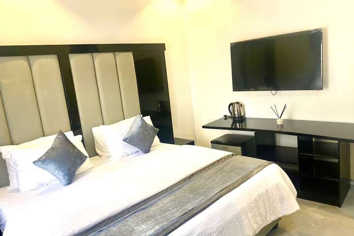 Room 8 of 20