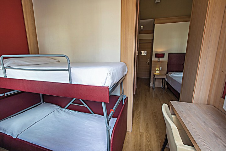 Room 9 of 30