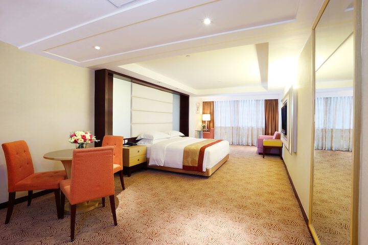 Room 18 of 38