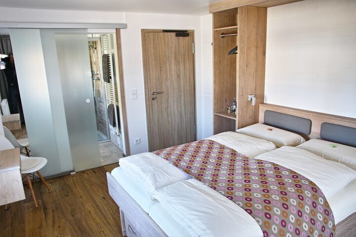 Room 3 of 53