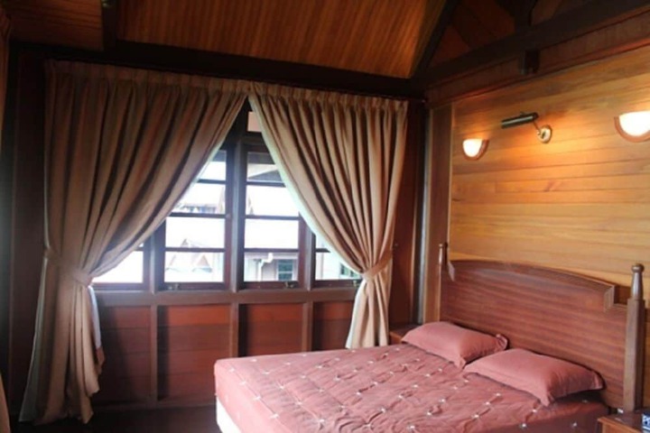 Room 4 of 25