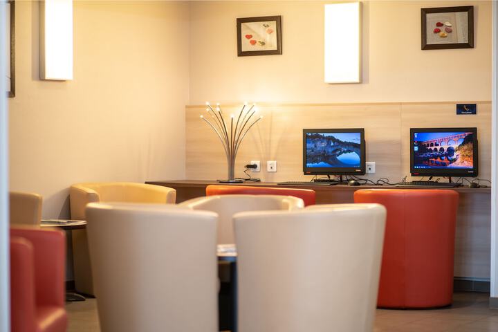 Business Center 25 of 30