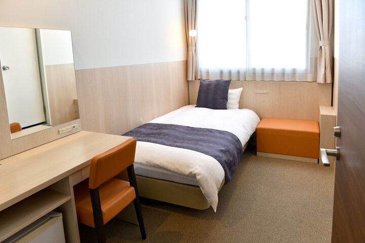 Room 9 of 32