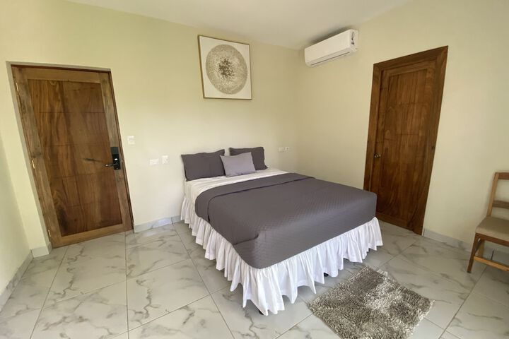 Room 14 of 80