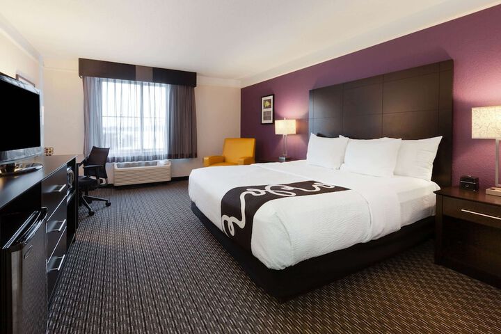 1 King Bed (9 of 10)