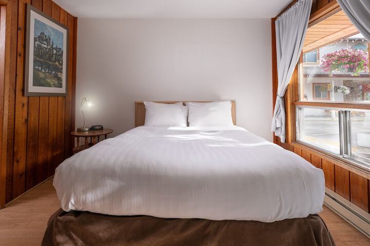 Room 7 of 28
