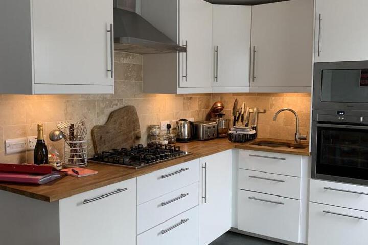 Wonderful Home and parking pets allowed