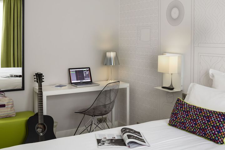 Room 15 of 37