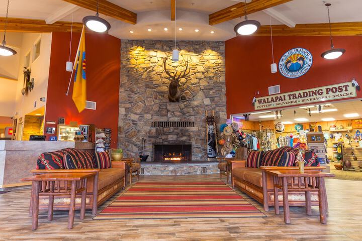 Entrance & Lobby
