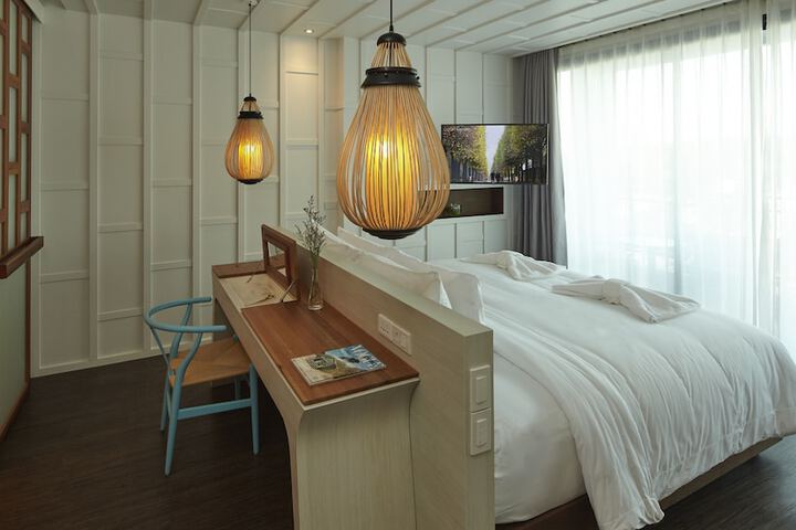 Room 6 of 28
