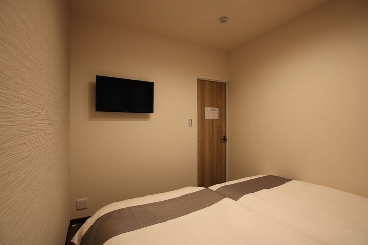 Room 17 of 37