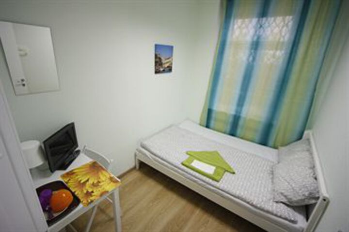 Room 11 of 27