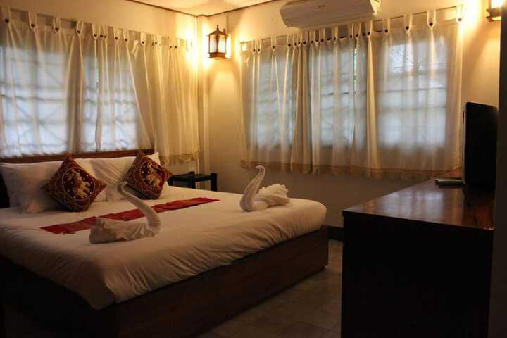 Room 13 of 27