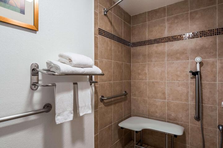 1 King Bed (6 of 16)