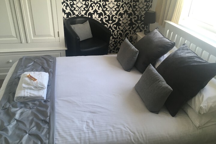 Room 3 of 25