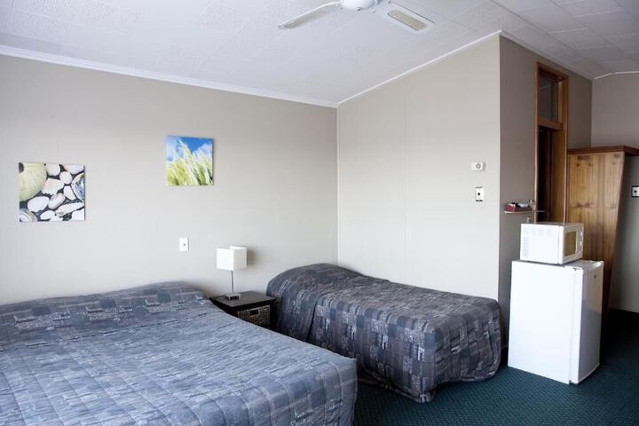Room 3 of 32