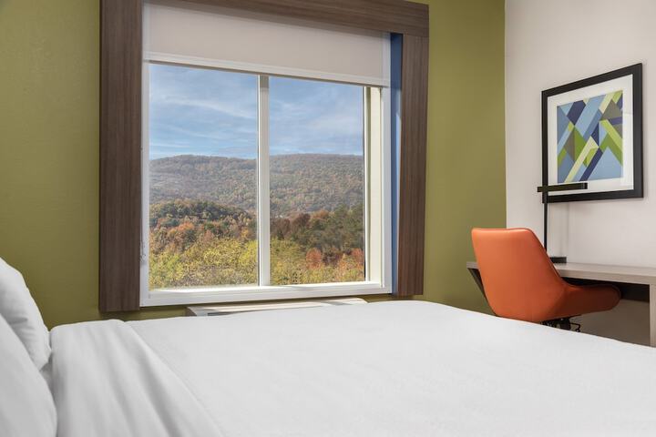 Suite 2 Queen Beds (2 of 7)
