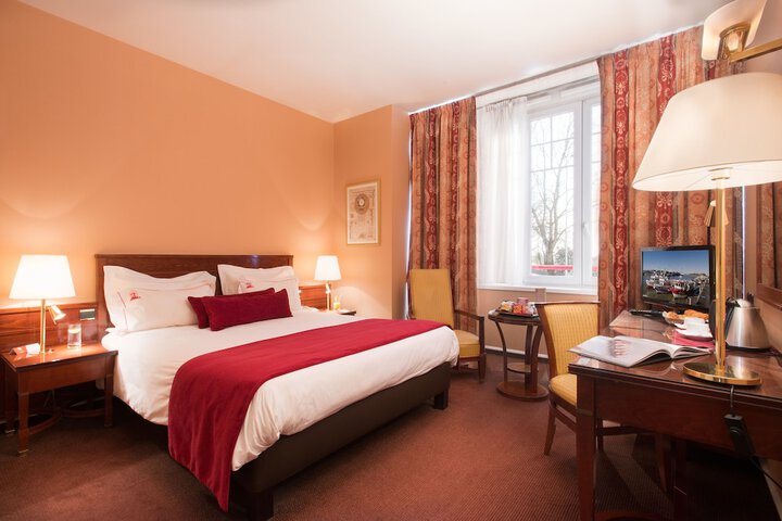 Room 3 of 37