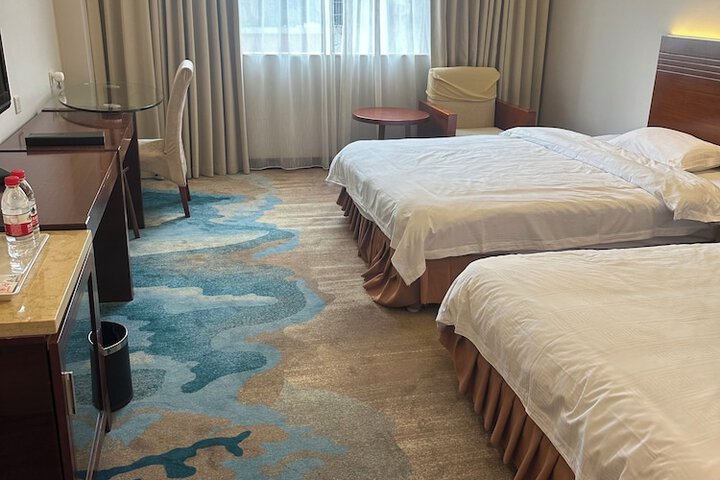 Room 10 of 33