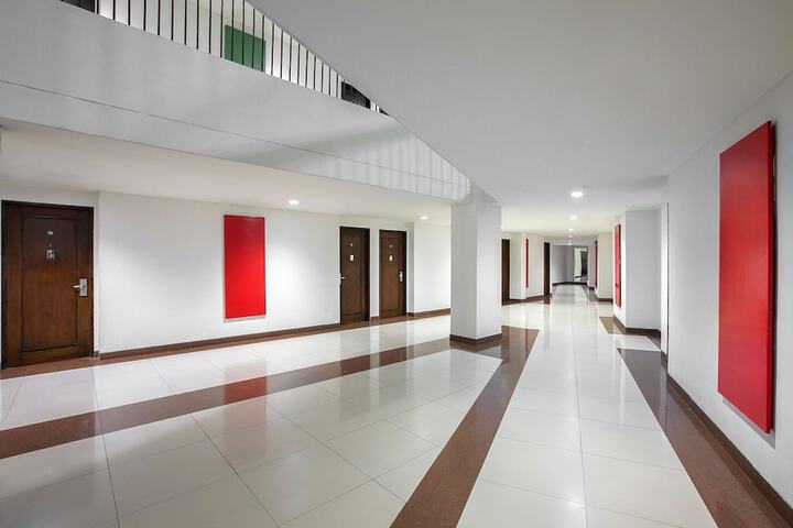 Entrance & Lobby