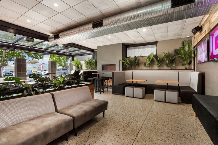 Lounge 62 of 76