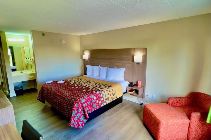 1 King Bed (12 of 19)