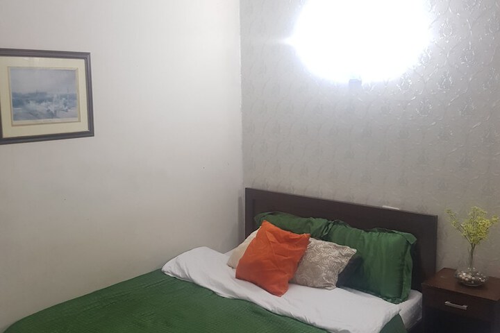 Room 19 of 38