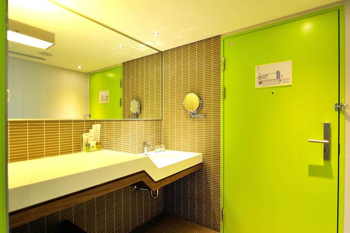 Room 73 of 171
