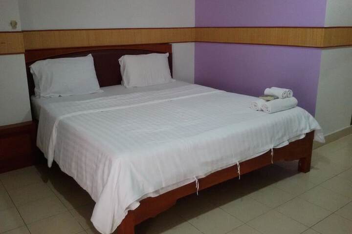Room 4 of 12