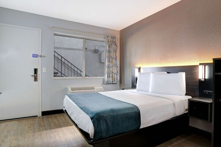 2 Double Beds (12 of 22)