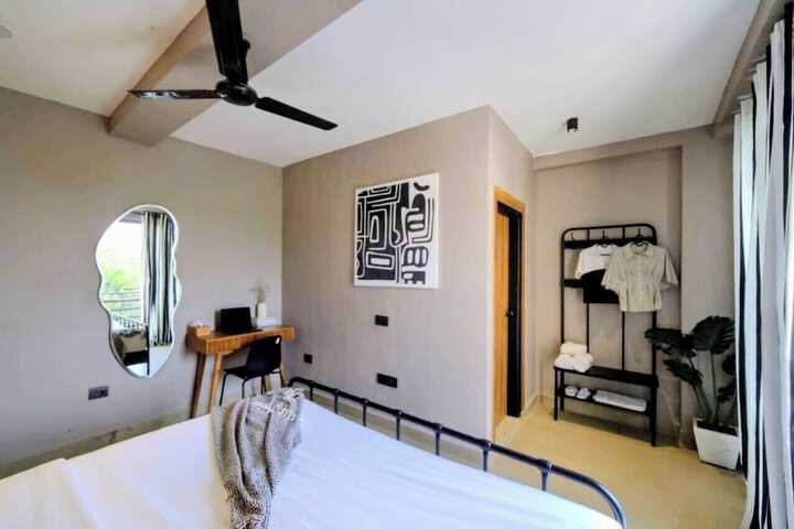 Room 32 of 40