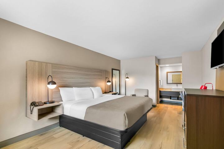 Room 33 of 62