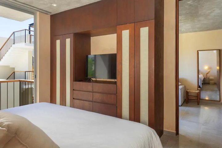 Room 5 of 15