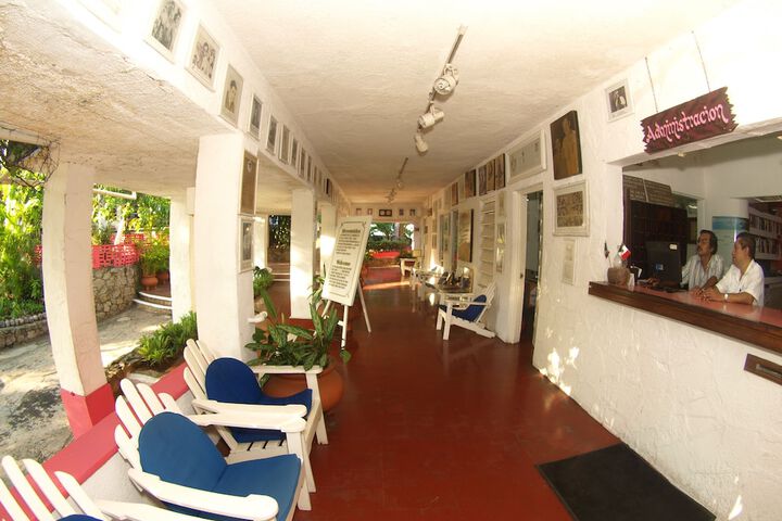 Entrance & Lobby