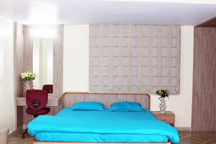 Room 2 of 49