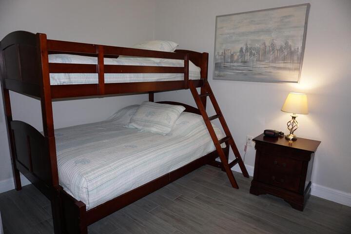 Room 35 of 132