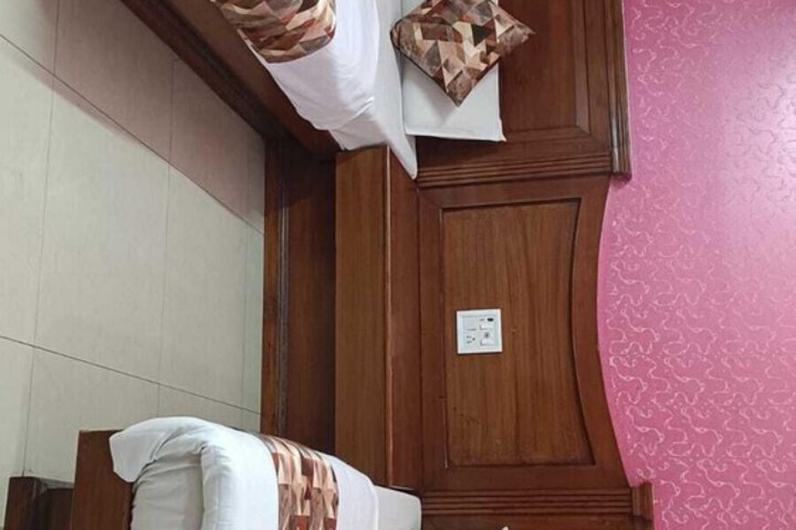 Room 4 of 11
