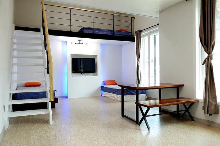 Room 25 of 150