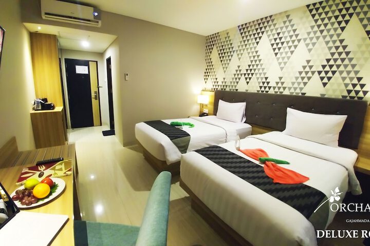 Exterior of Orchardz Hotel Gajahmada Pontianak