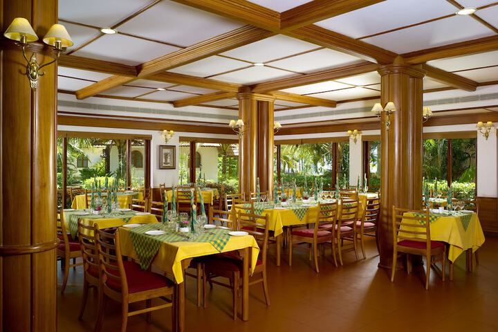 Dining 95 of 144
