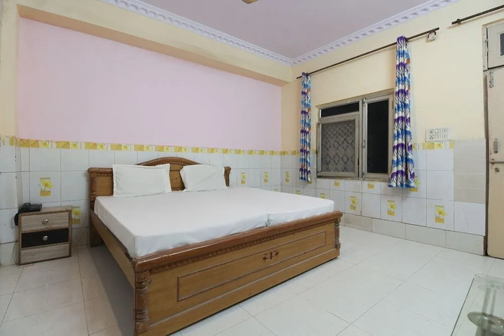 Room 4 of 13