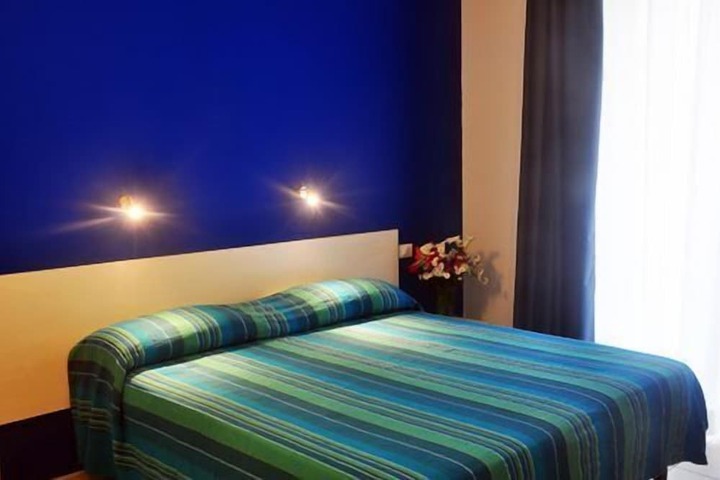 Room 6 of 62